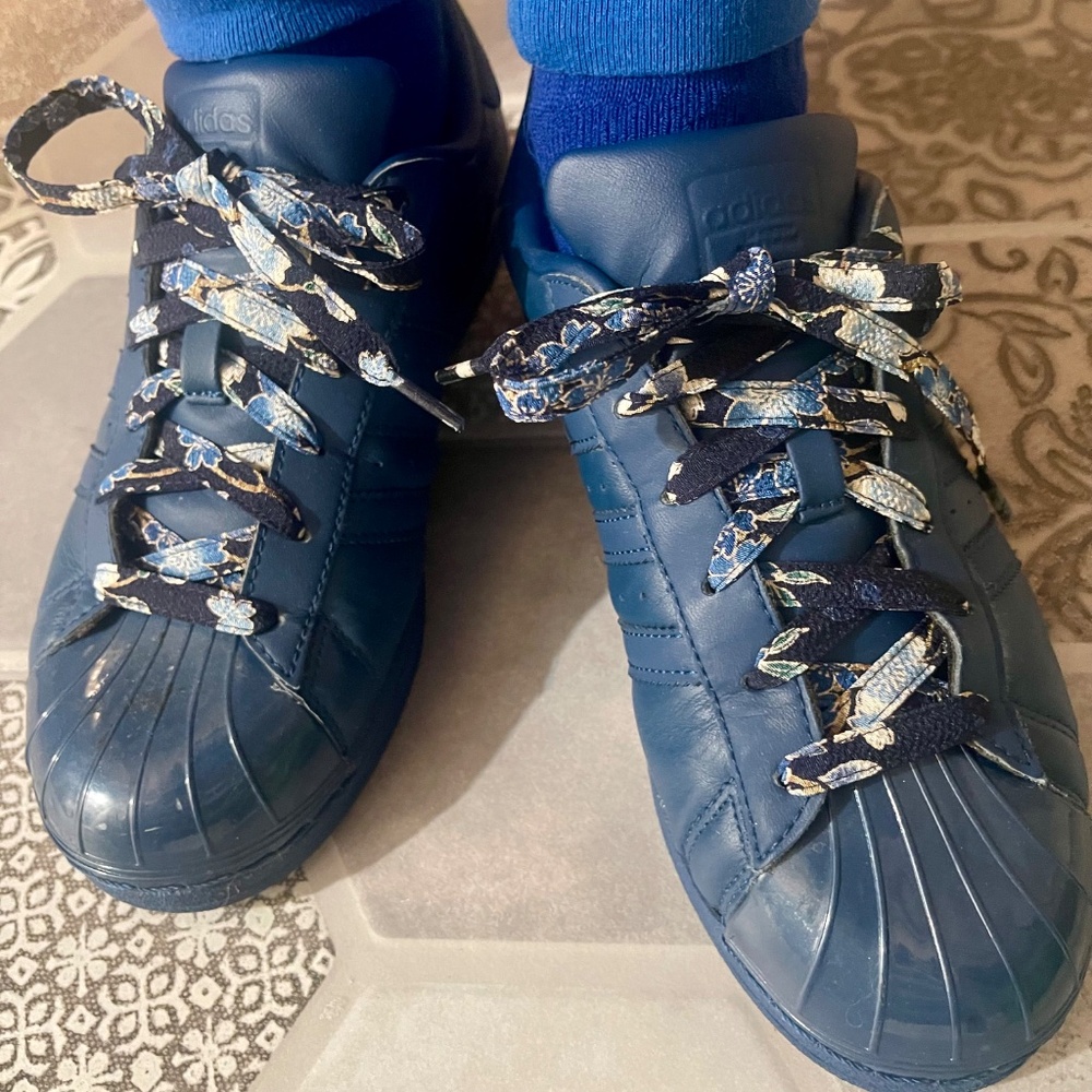 Adidas Superstar glossy toe blue sneakers, women’s 6.5 - Picture 2 of 7